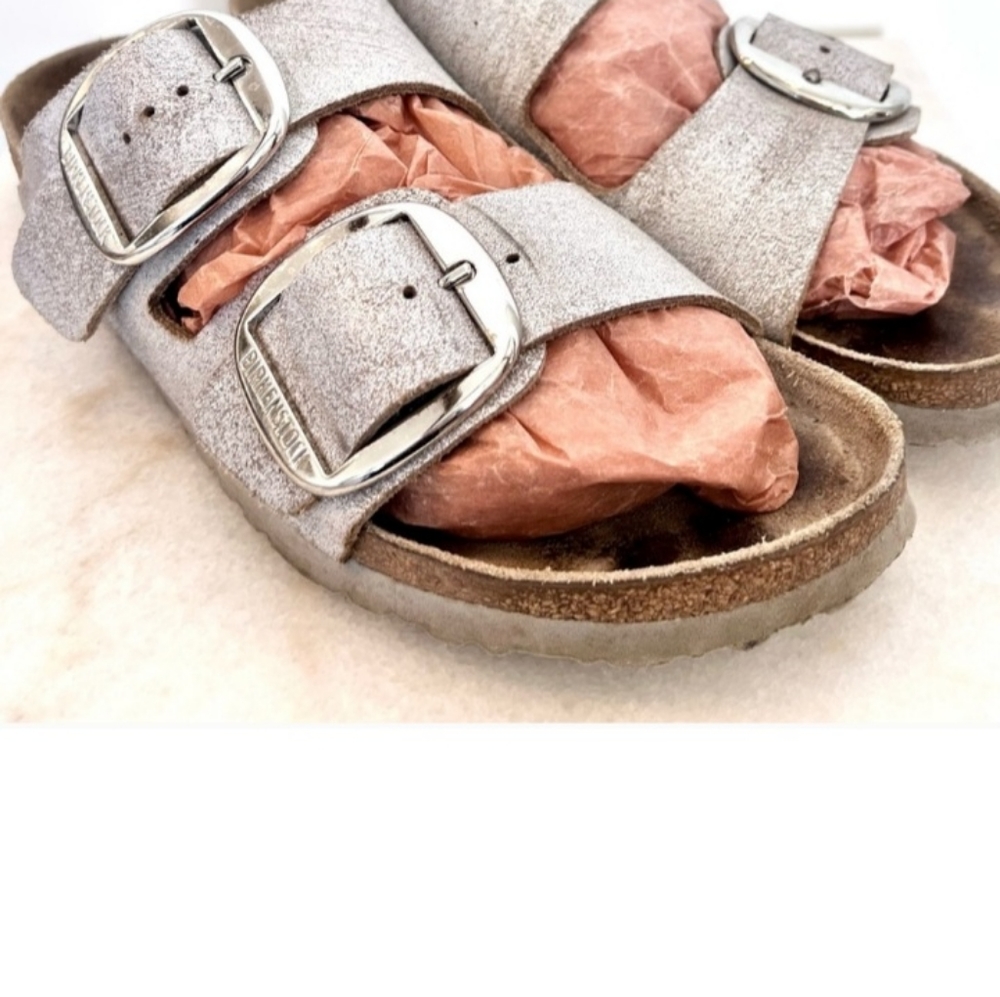 Like New Birkenstock Arizona Big Buckle Two Strap SlipOn Sandal Silver metallic